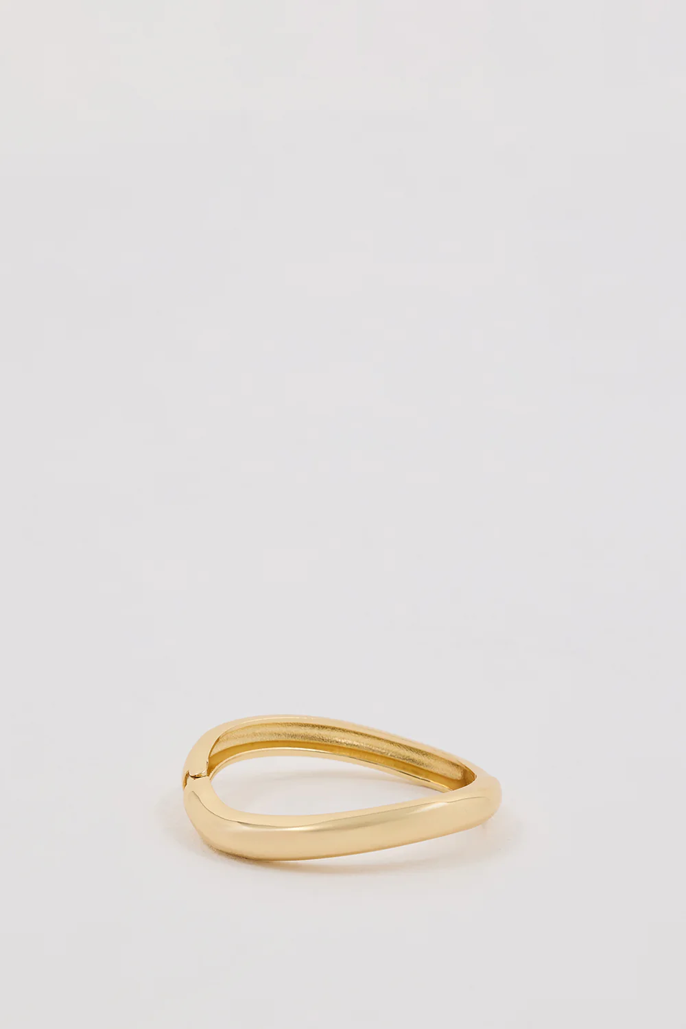 ANNA ROSSI THIN WARPED BANGLE GOLD - Gamepaces