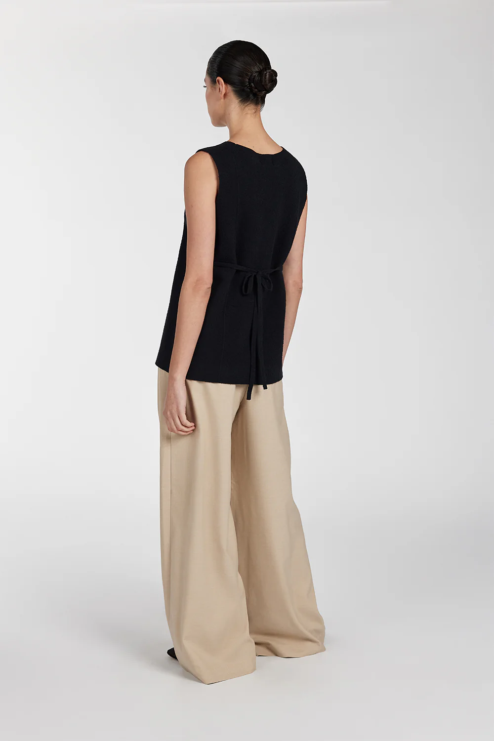 LISA BLACK TAILORED KNIT VEST - Gamepaces