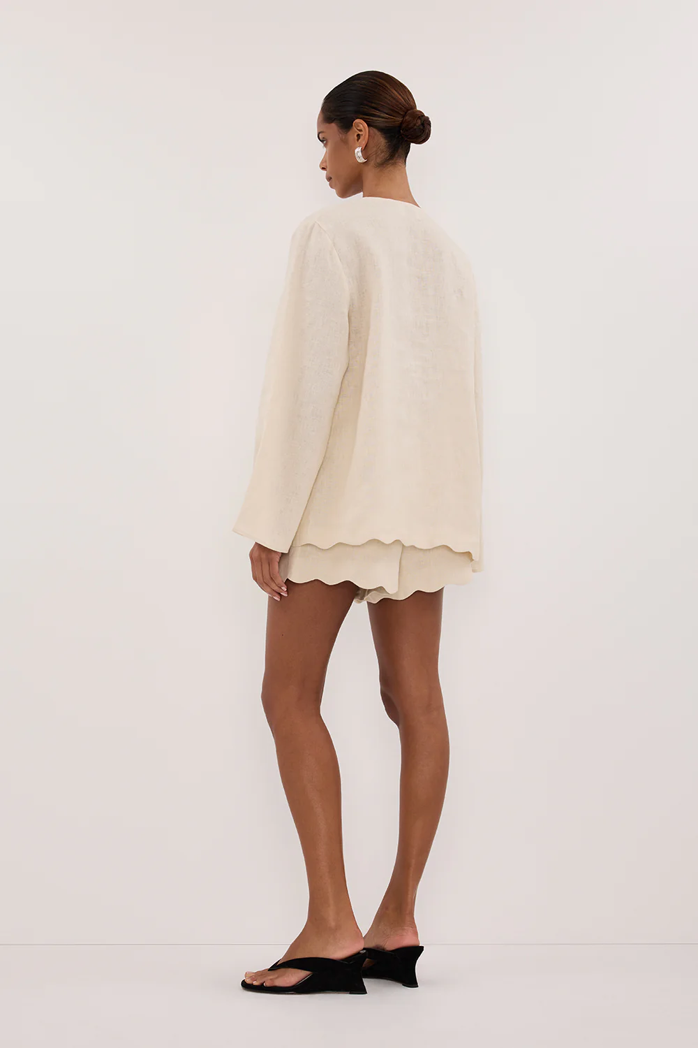 LELA SANDSTONE LONG SLEEVE LINEN TOP - Gamepaces