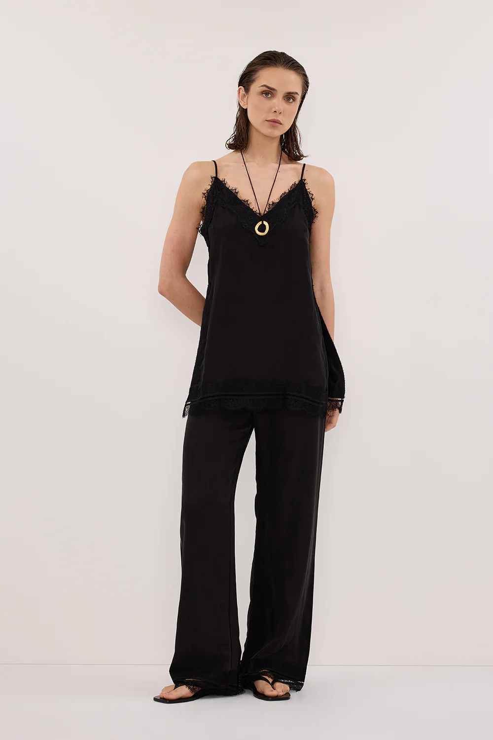 ANDREA BLACK SLEEVELESS LACE CAMI TOP - Gamepaces