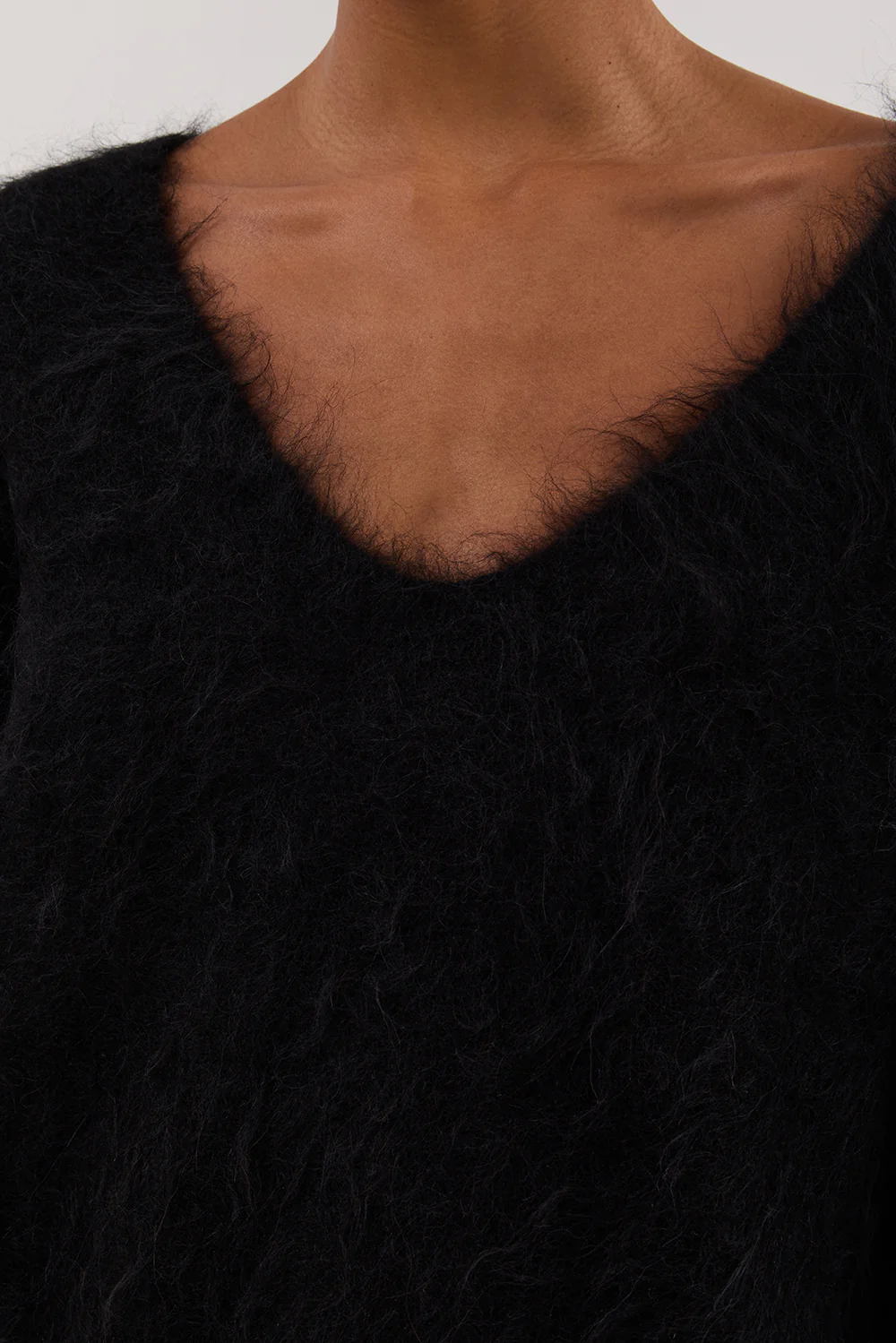 SALMA BLACK V NECK JUMPER - Gamepaces