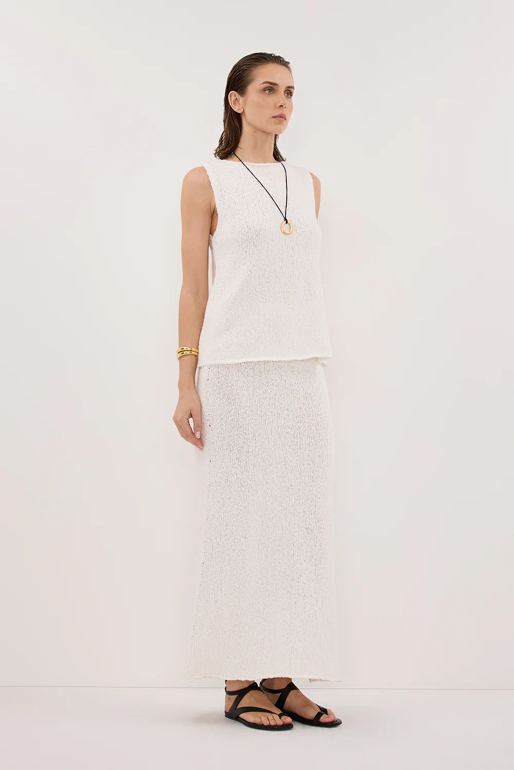 DINA OFF WHITE SLEEVELESS KNIT TOP - Gamepaces