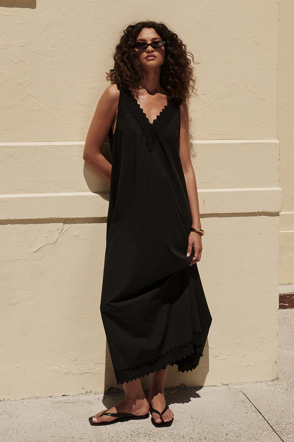 ANNABEL BLACK SLEEVELESS V NECK MIDI DRESS - PRE ORDER - Gamepaces