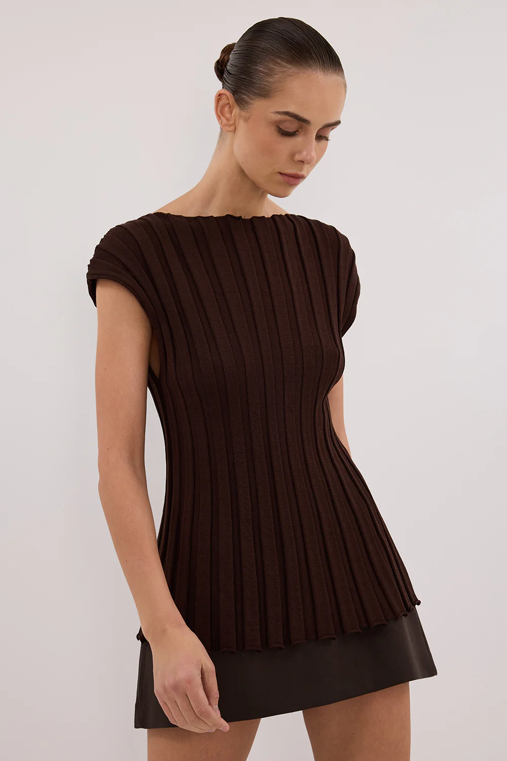 LOE CHOC SLEEVELESS KNIT TOP - Gamepaces
