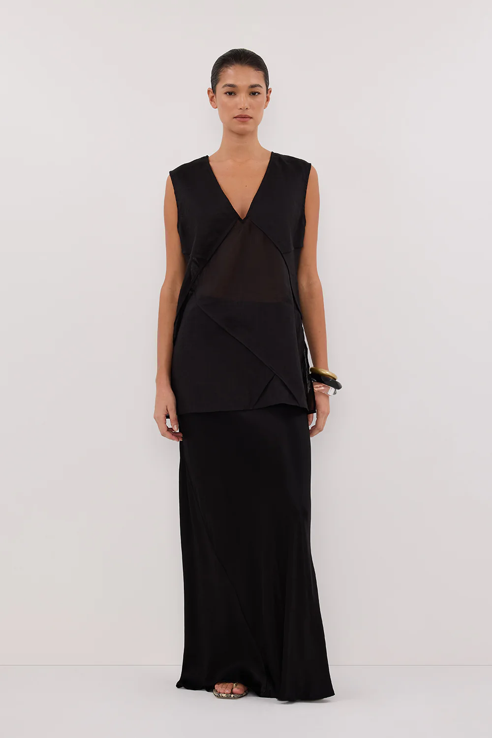 CARMEL BLACK RAMIE V NECK TOP - Gamepaces