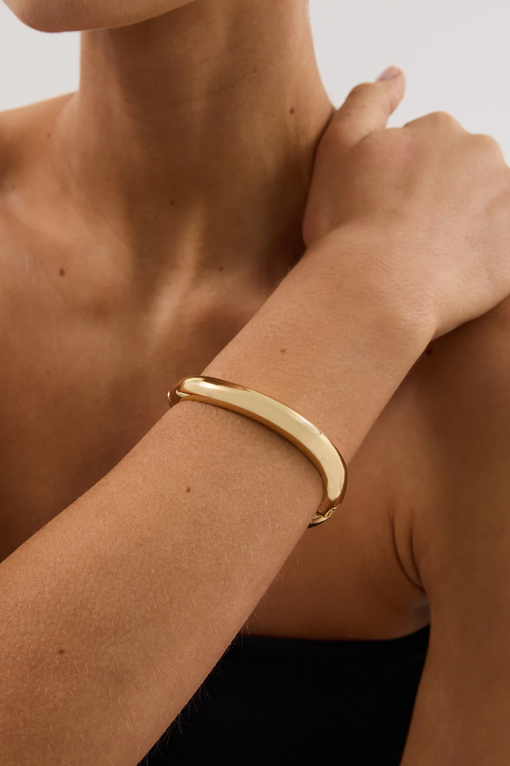 ANNA ROSSI THIN WARPED BANGLE GOLD - Gamepaces