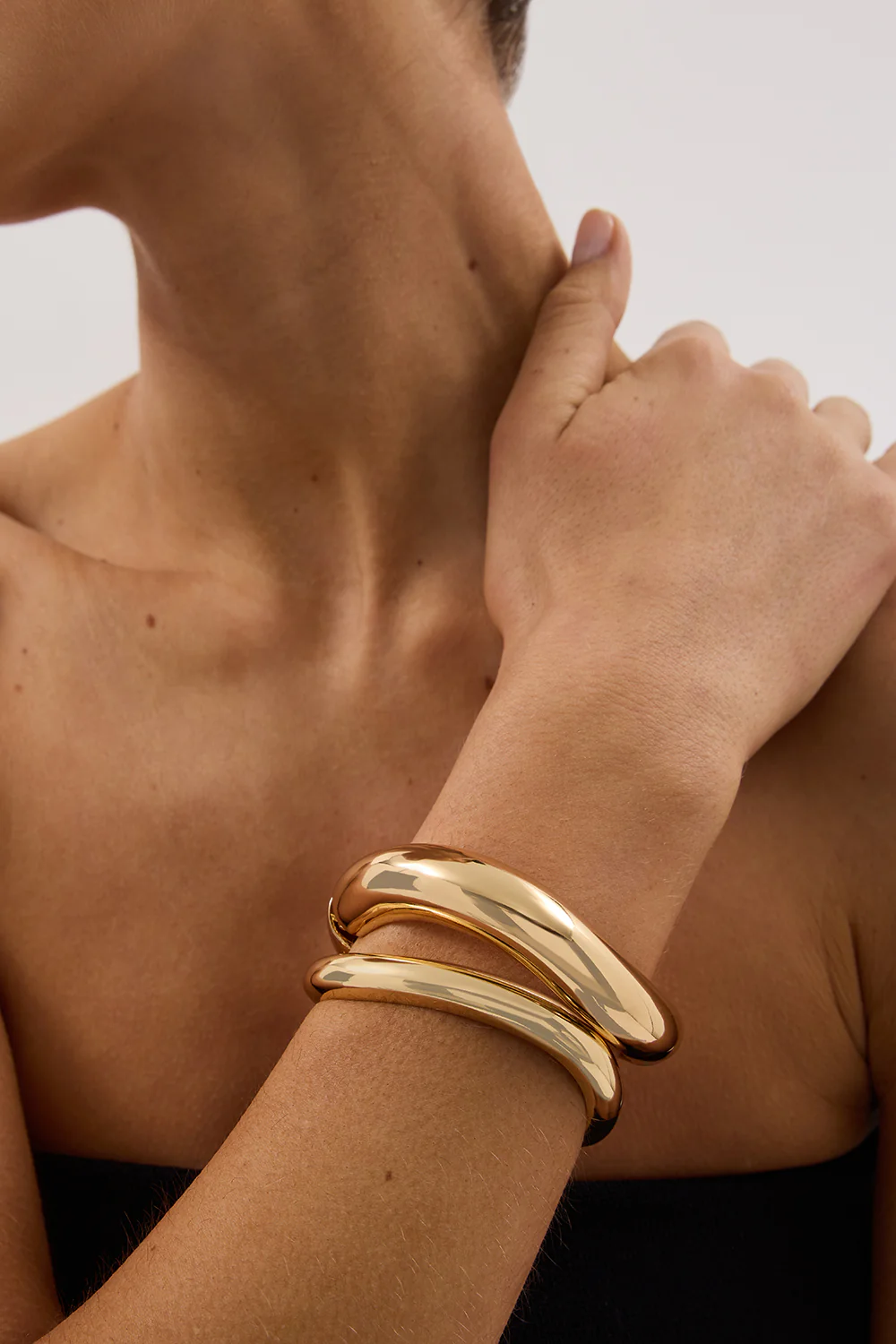 ANNA ROSSI MEDIUM WARPED BANGLE GOLD - Gamepaces