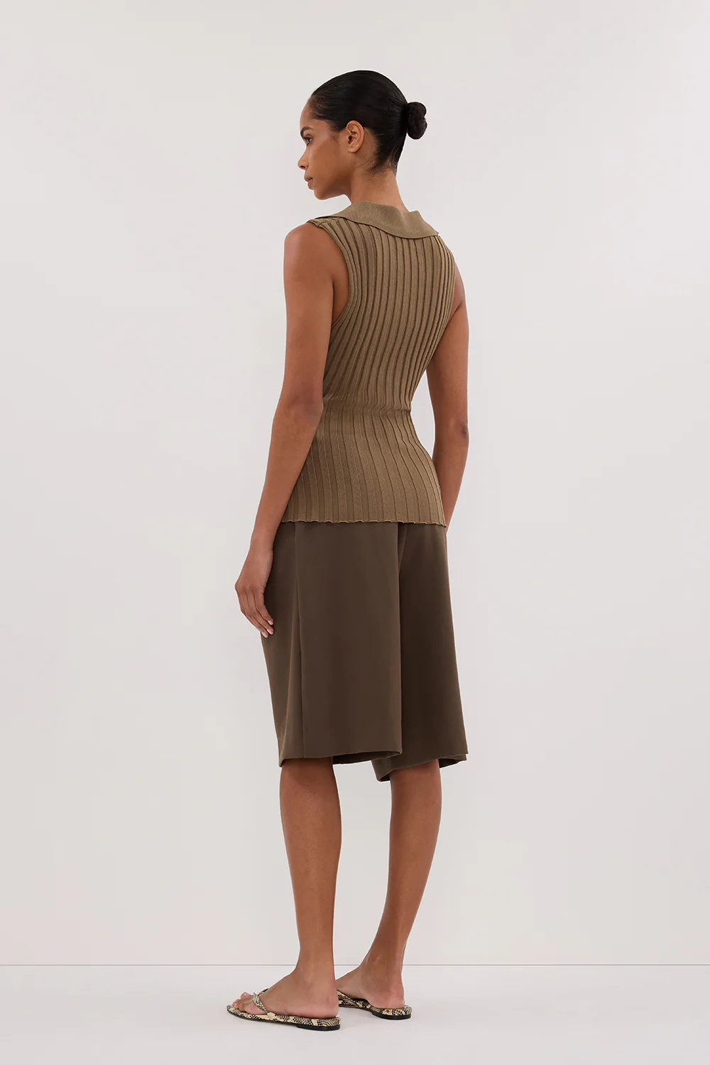 HAL OLIVE SLEEVELESS KNIT TOP - Gamepaces