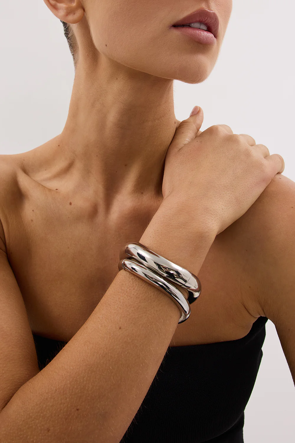 ANNA ROSSI THIN WARPED BANGLE SILVER - Gamepaces