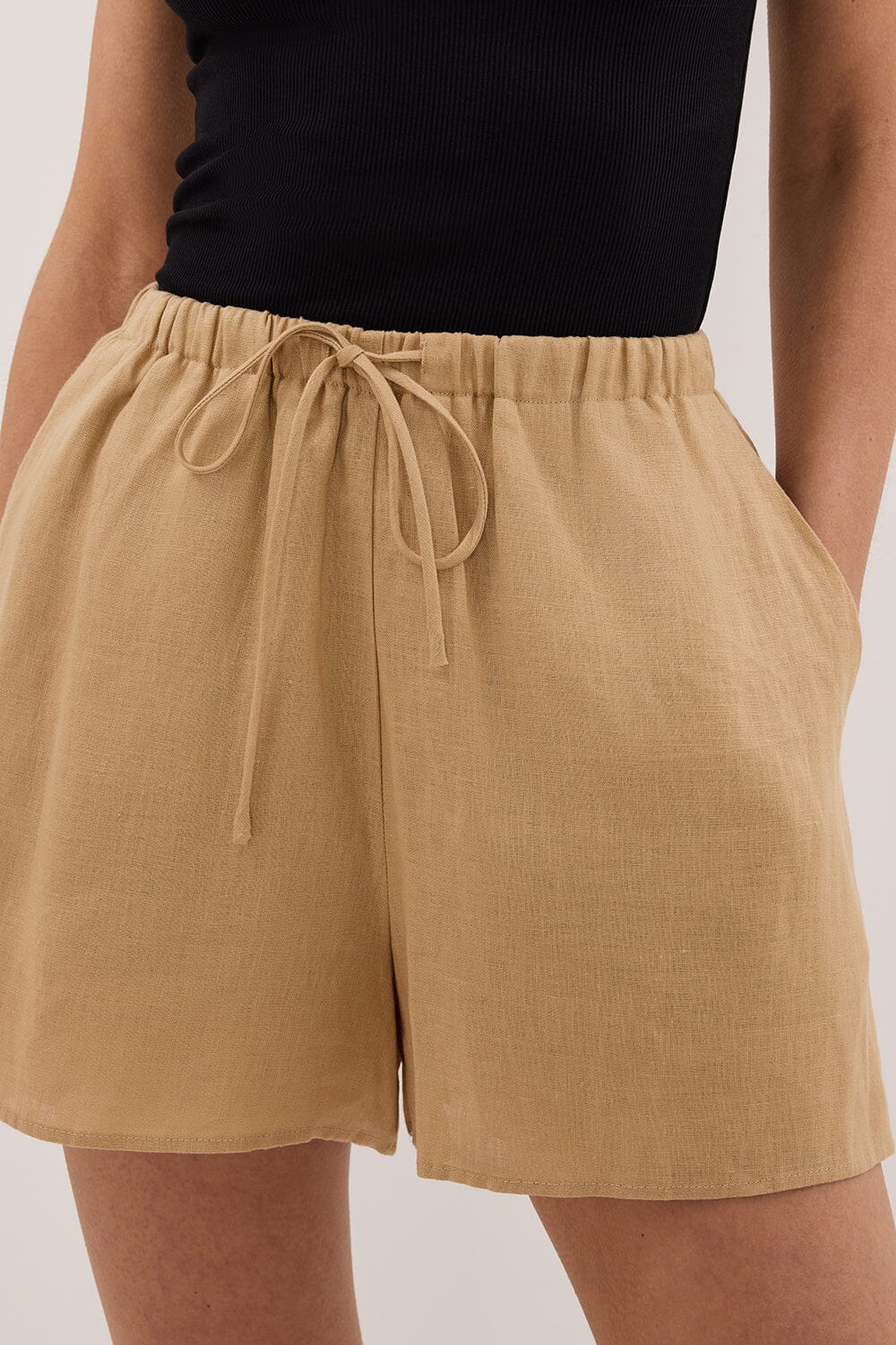 LUNE TAN LINEN SHORT - Gamepaces