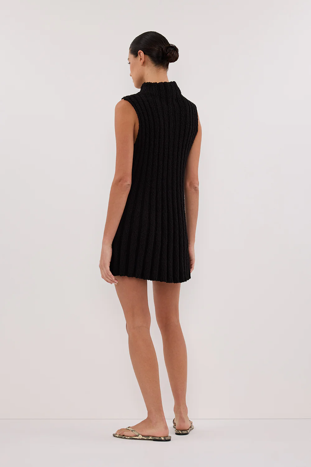 VERO BLACK KNIT MINI DRESS - Gamepaces