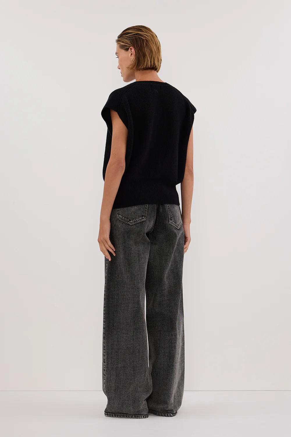 KATE BLACK KNIT VEST - Gamepaces