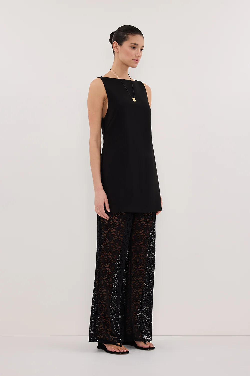 ROWIE BLACK SLEEVELESS BOAT NECK TUNIC TOP - Gamepaces