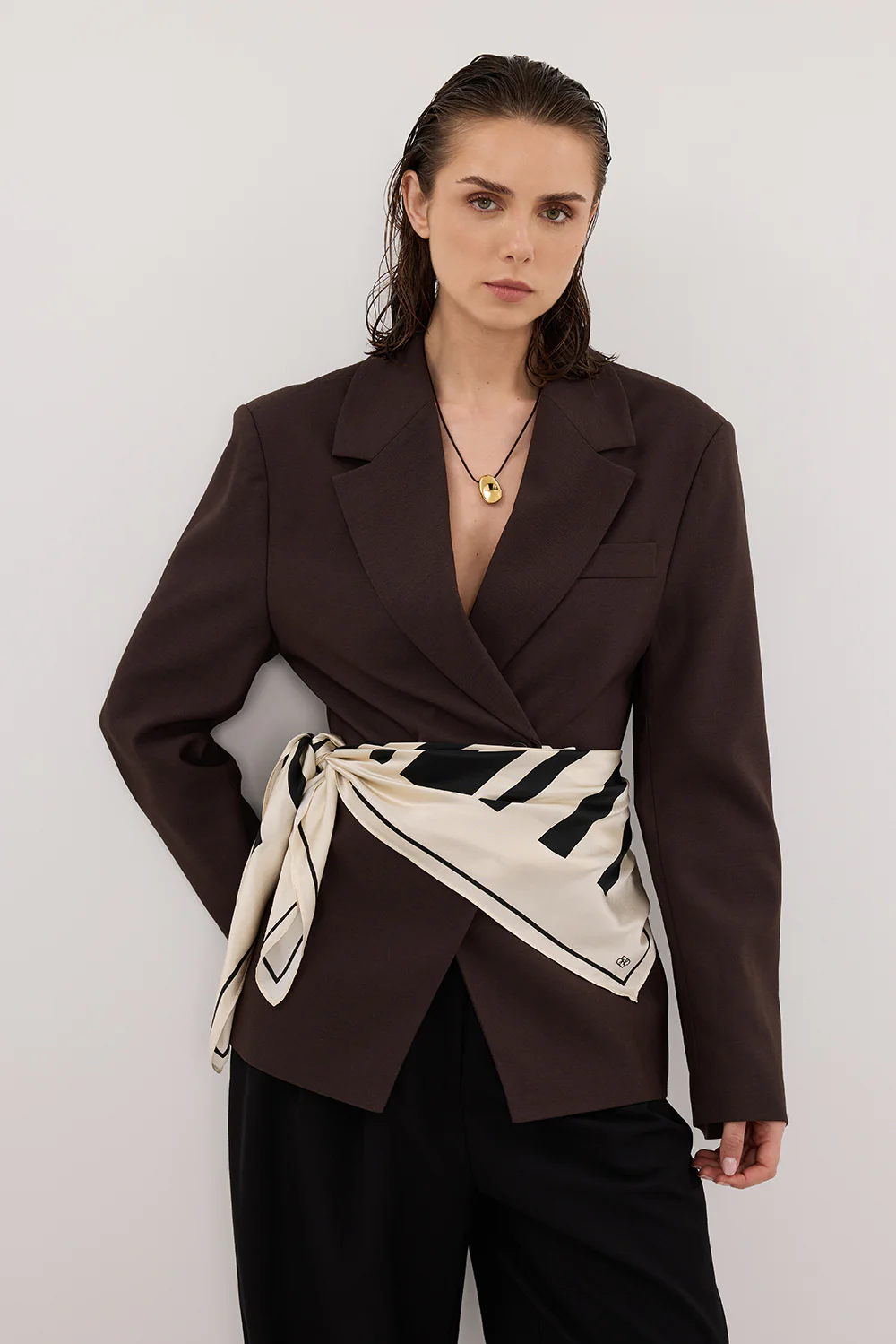 SURI ESPRESSO CINCHED BLAZER - Gamepaces