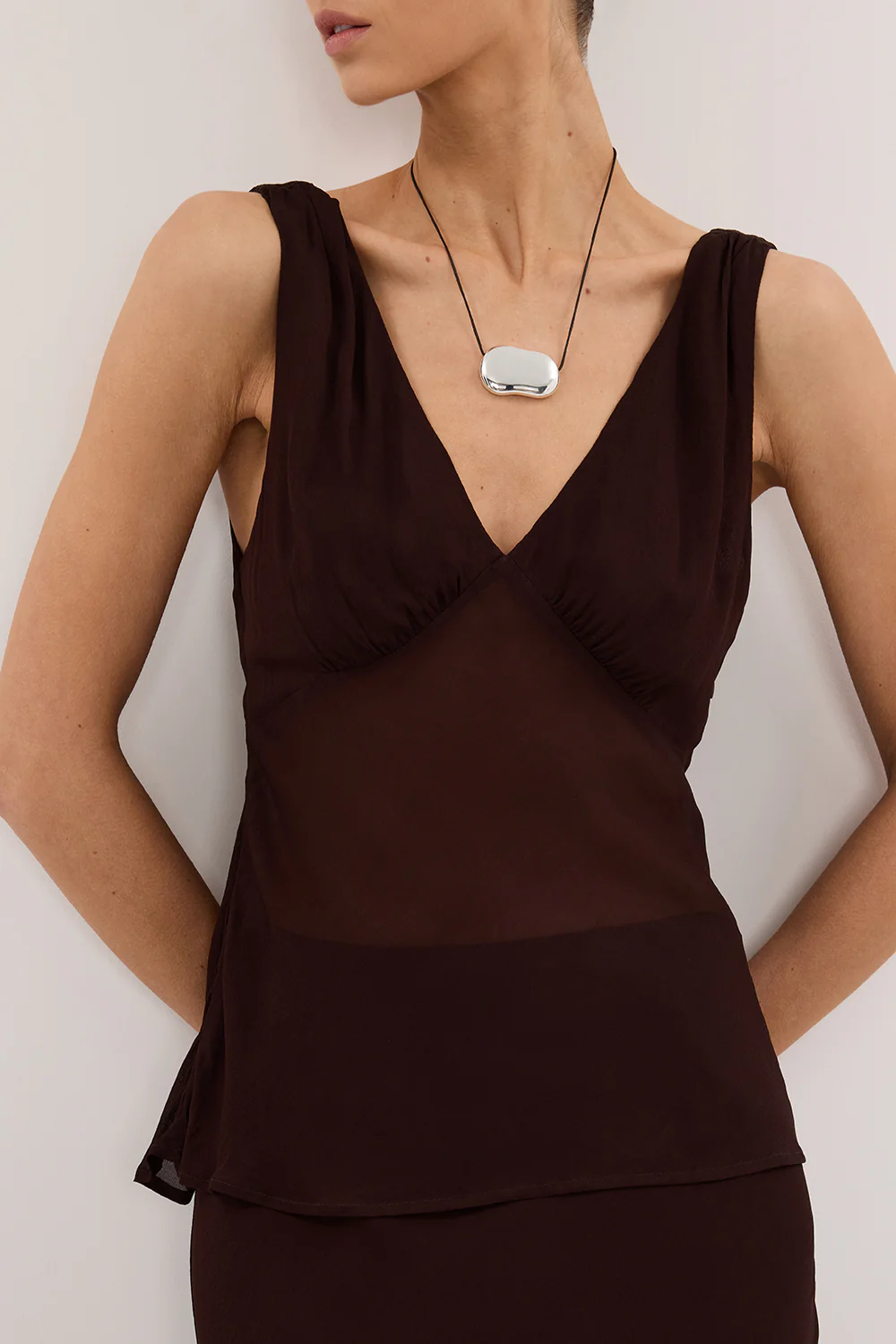 JORJA DARK CHOC SLEEVELESS V NECK TOP - Gamepaces