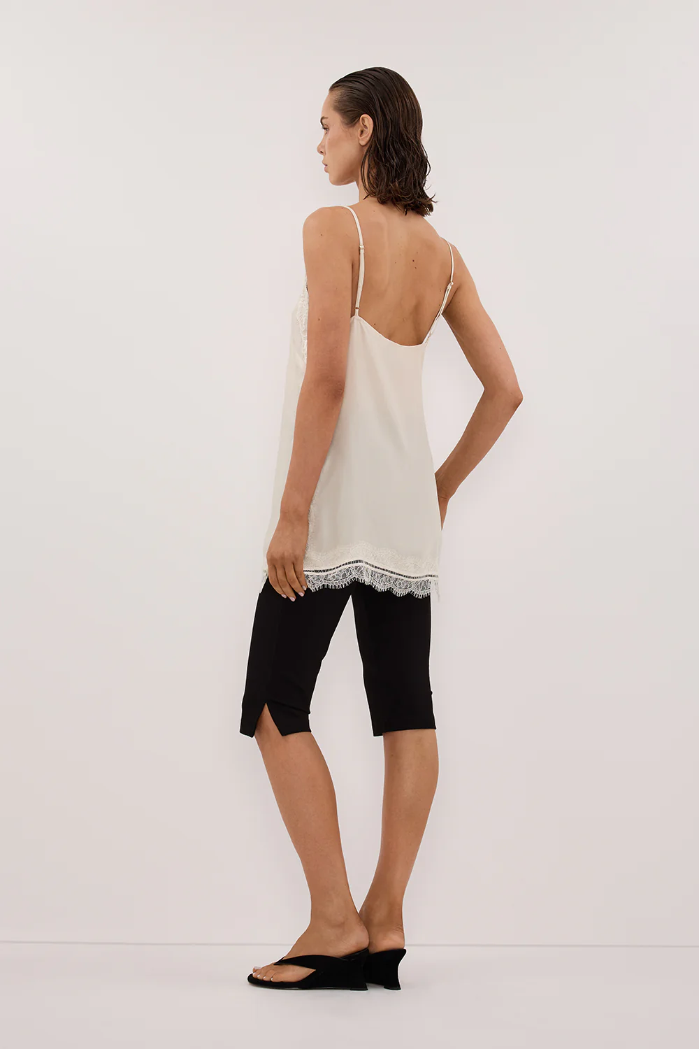 ANDREA SANDSTONE SLEEVELESS LACE CAMI TOP - Gamepaces