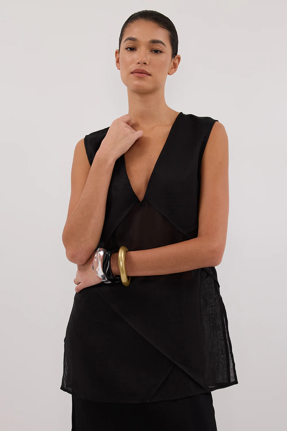 CARMEL BLACK RAMIE V NECK TOP - Gamepaces