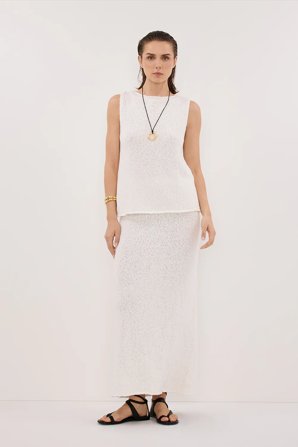 DINA OFF WHITE SLEEVELESS KNIT TOP - Gamepaces