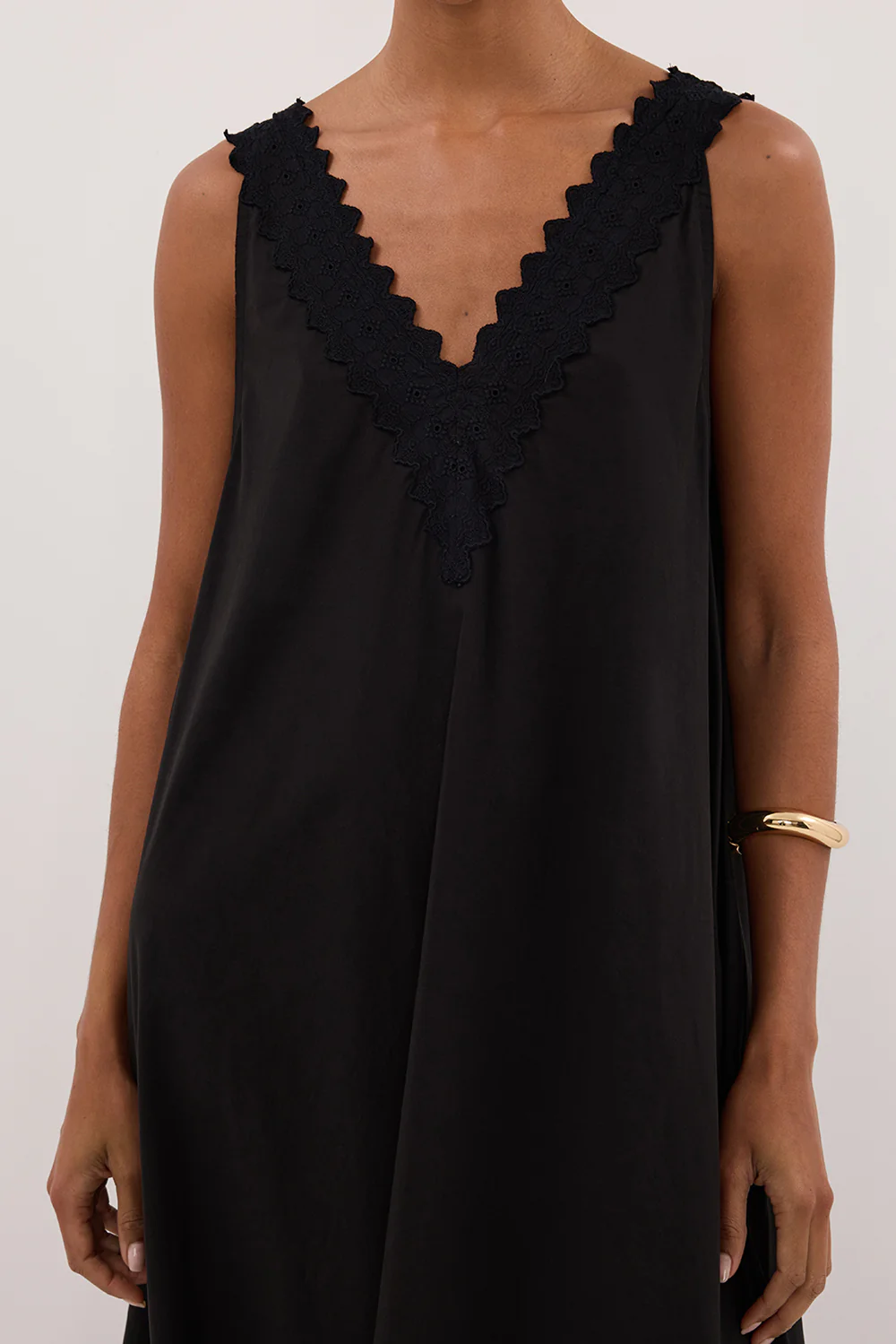 ANNABEL BLACK SLEEVELESS V NECK MIDI DRESS - PRE ORDER - Gamepaces