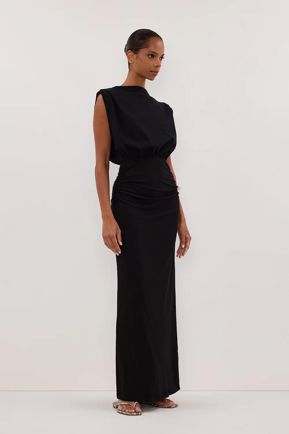 LIORA BLACK SLEEVELESS MAXI DRESS - Gamepaces