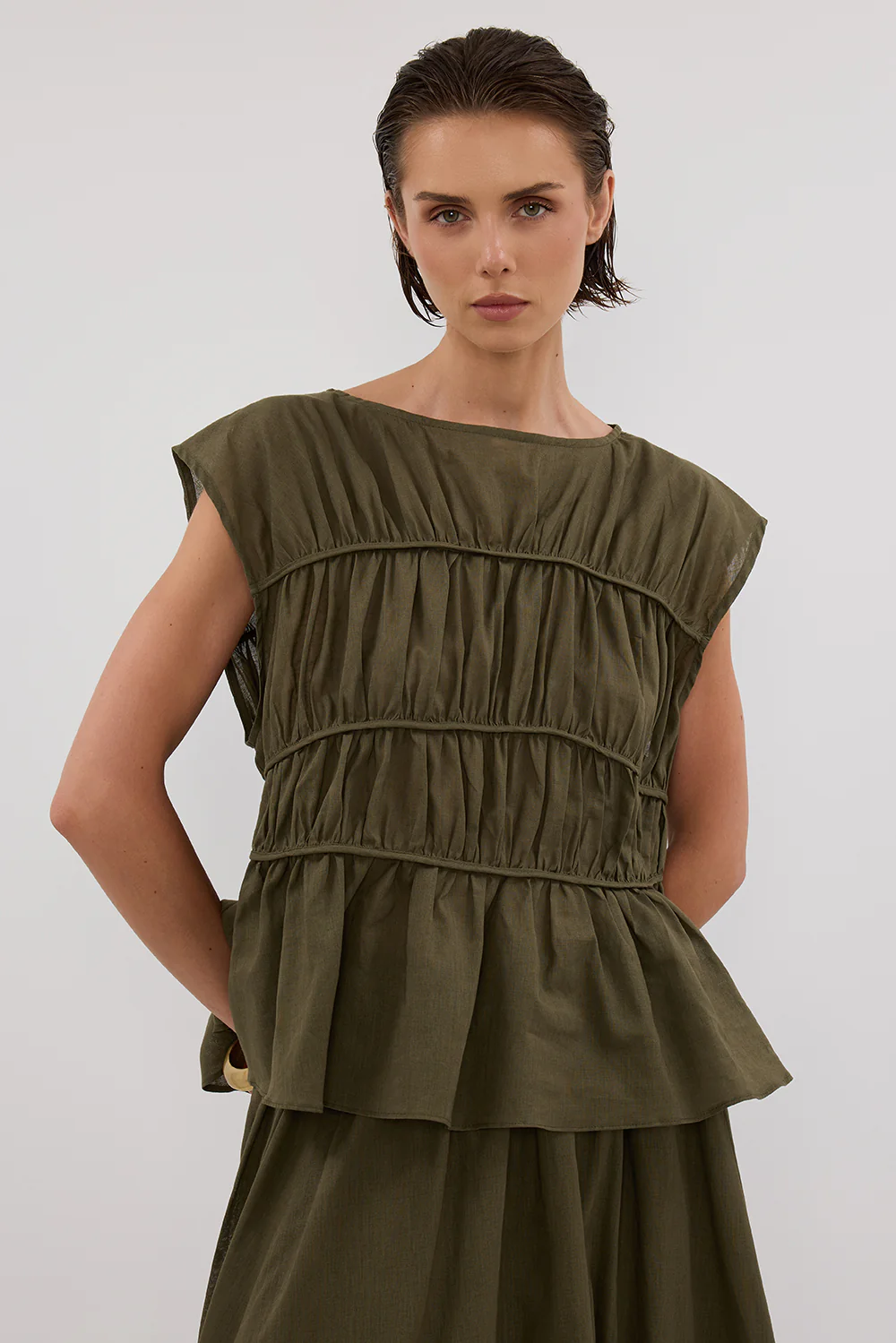 FLYNN OLIVE LINEN BLEND TIERED TOP - Gamepaces