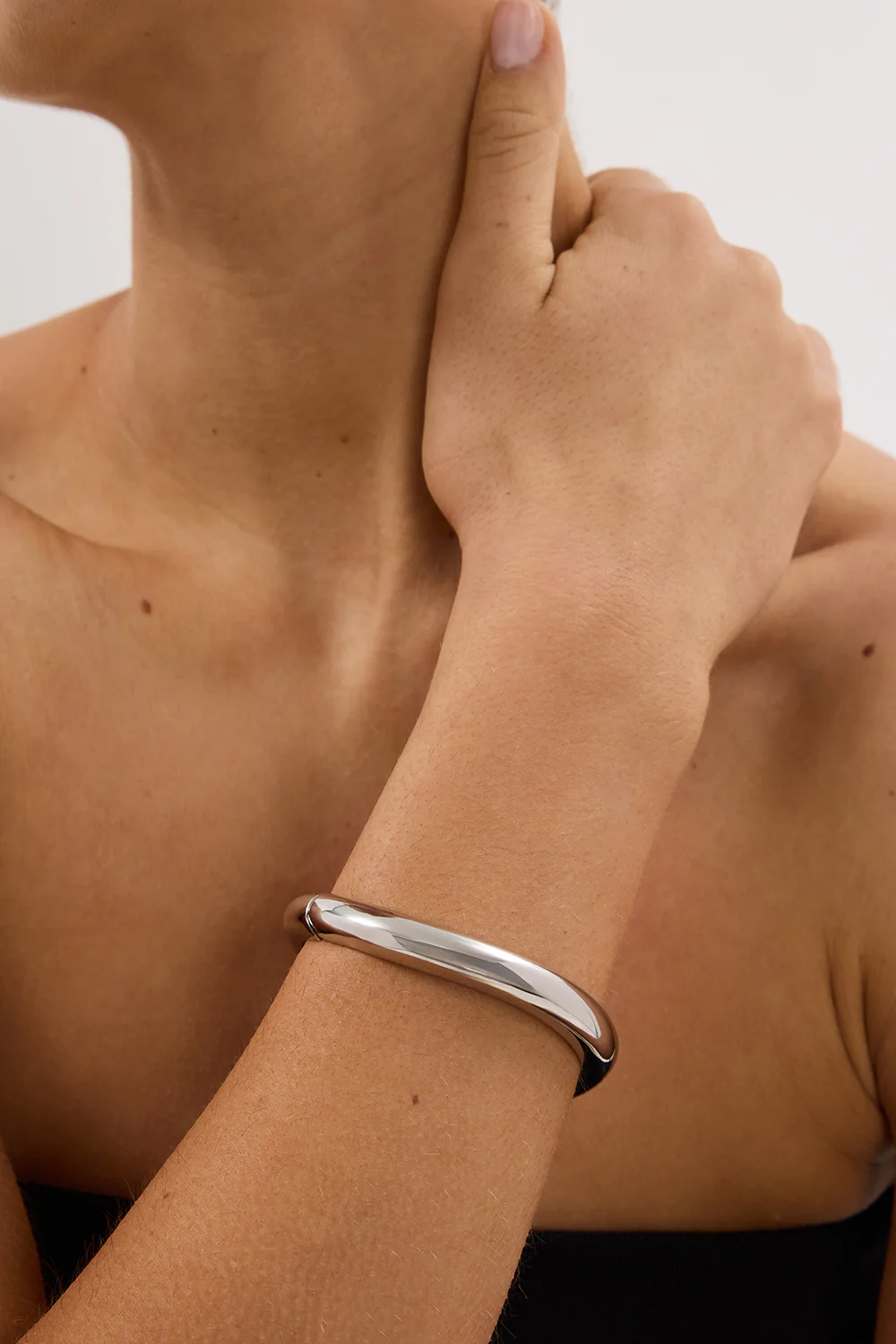 ANNA ROSSI THIN WARPED BANGLE SILVER - Gamepaces