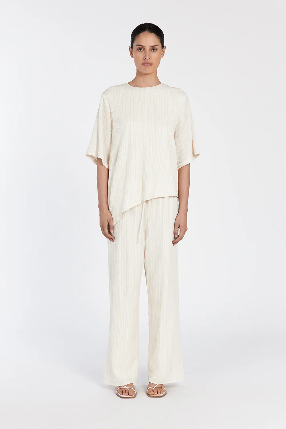 LOZ CREAM ASYM BOXY TEE - Gamepaces