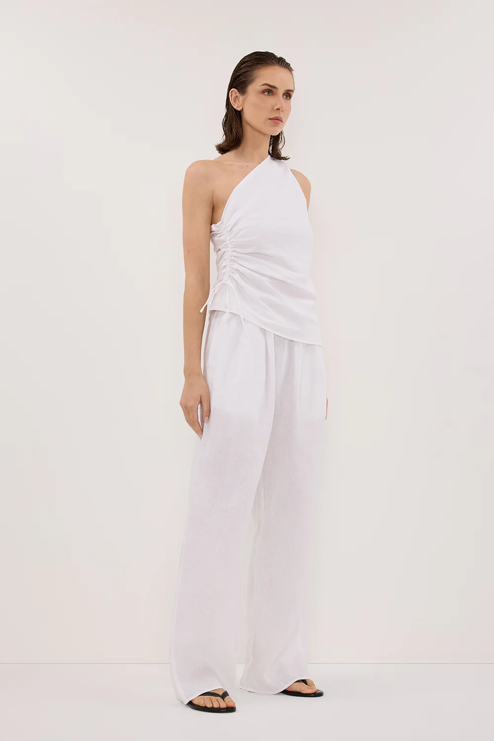 FINNY WHITE SLEEVELESS LINEN TOP - Gamepaces