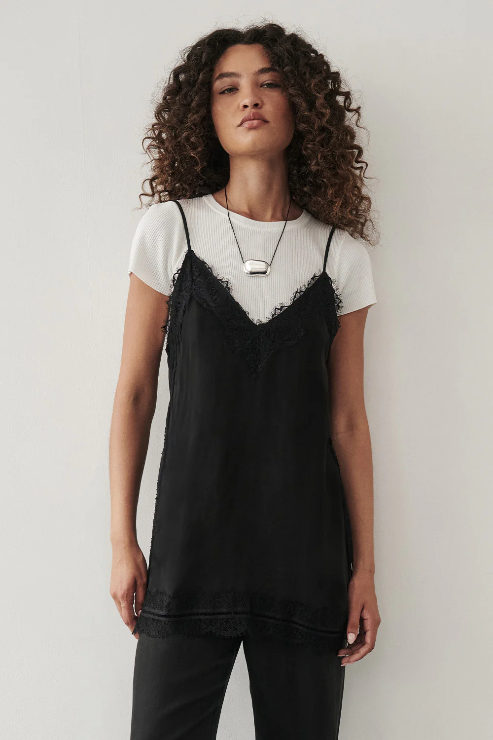 ANDREA BLACK SLEEVELESS LACE CAMI TOP - Gamepaces