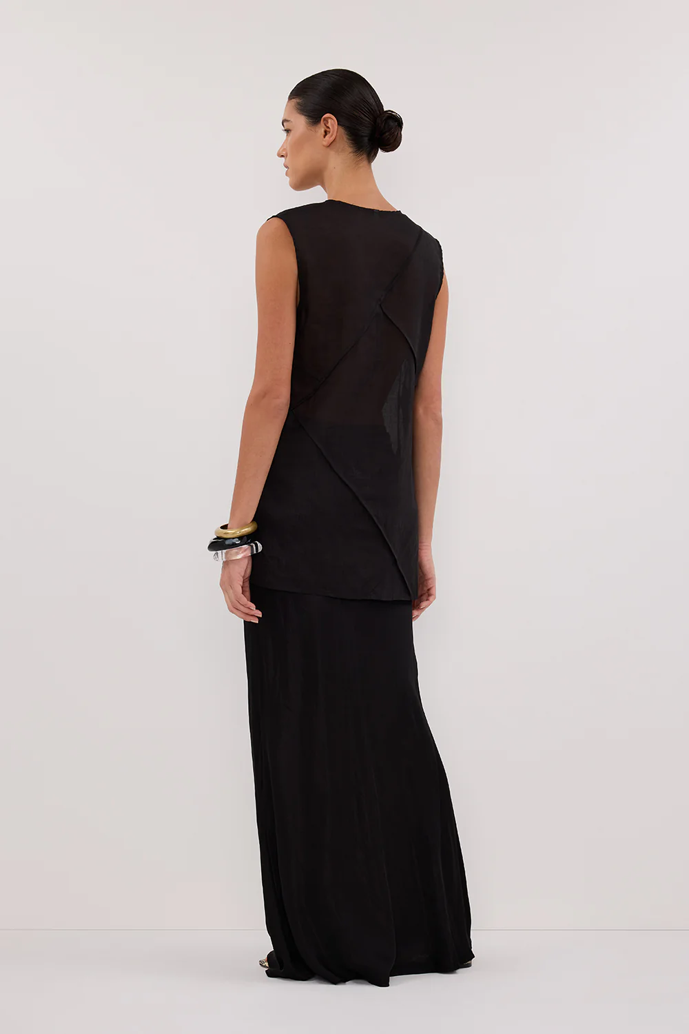 CARMEL BLACK RAMIE V NECK TOP - Gamepaces