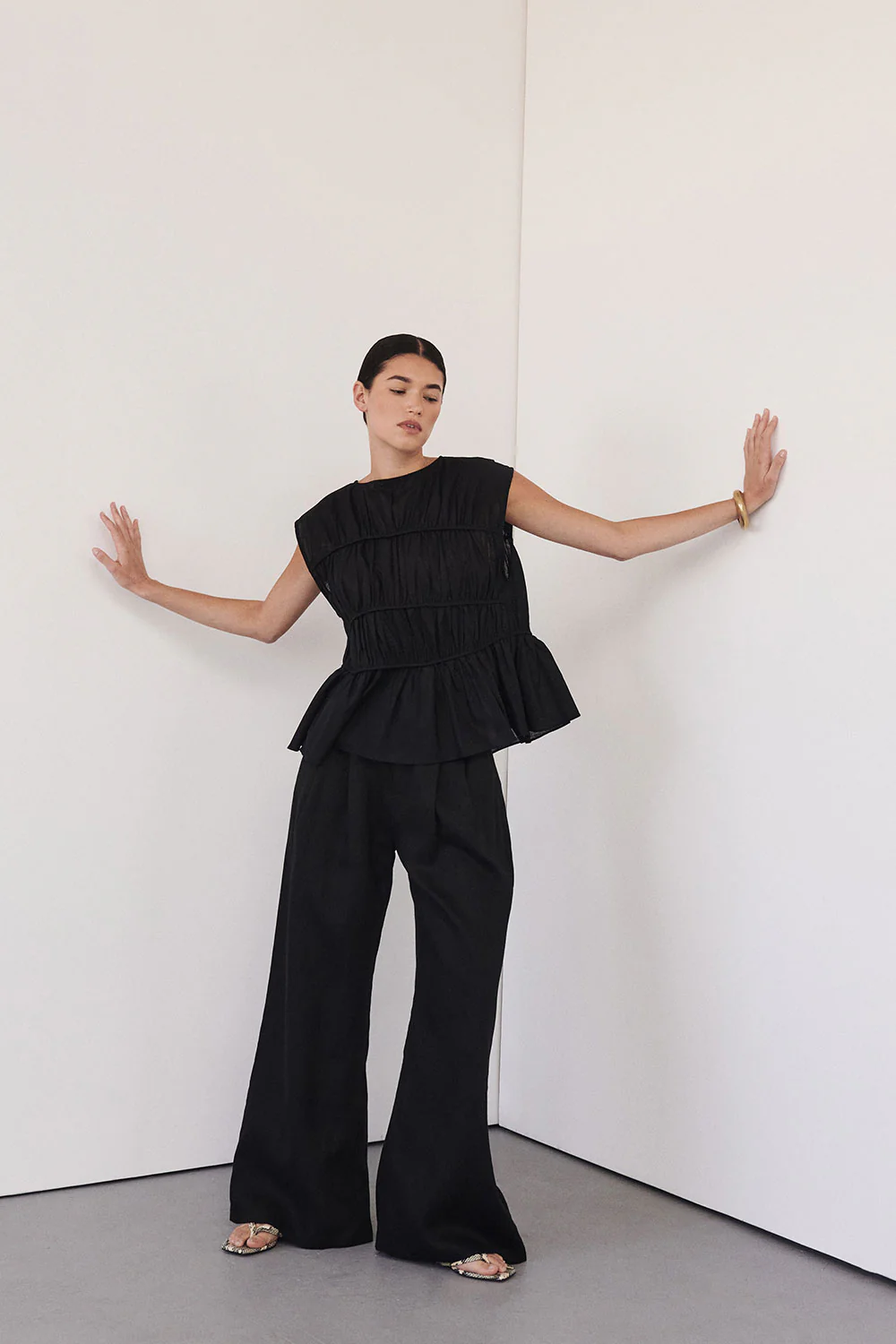 FLYNN BLACK LINEN TIERED TOP - Gamepaces