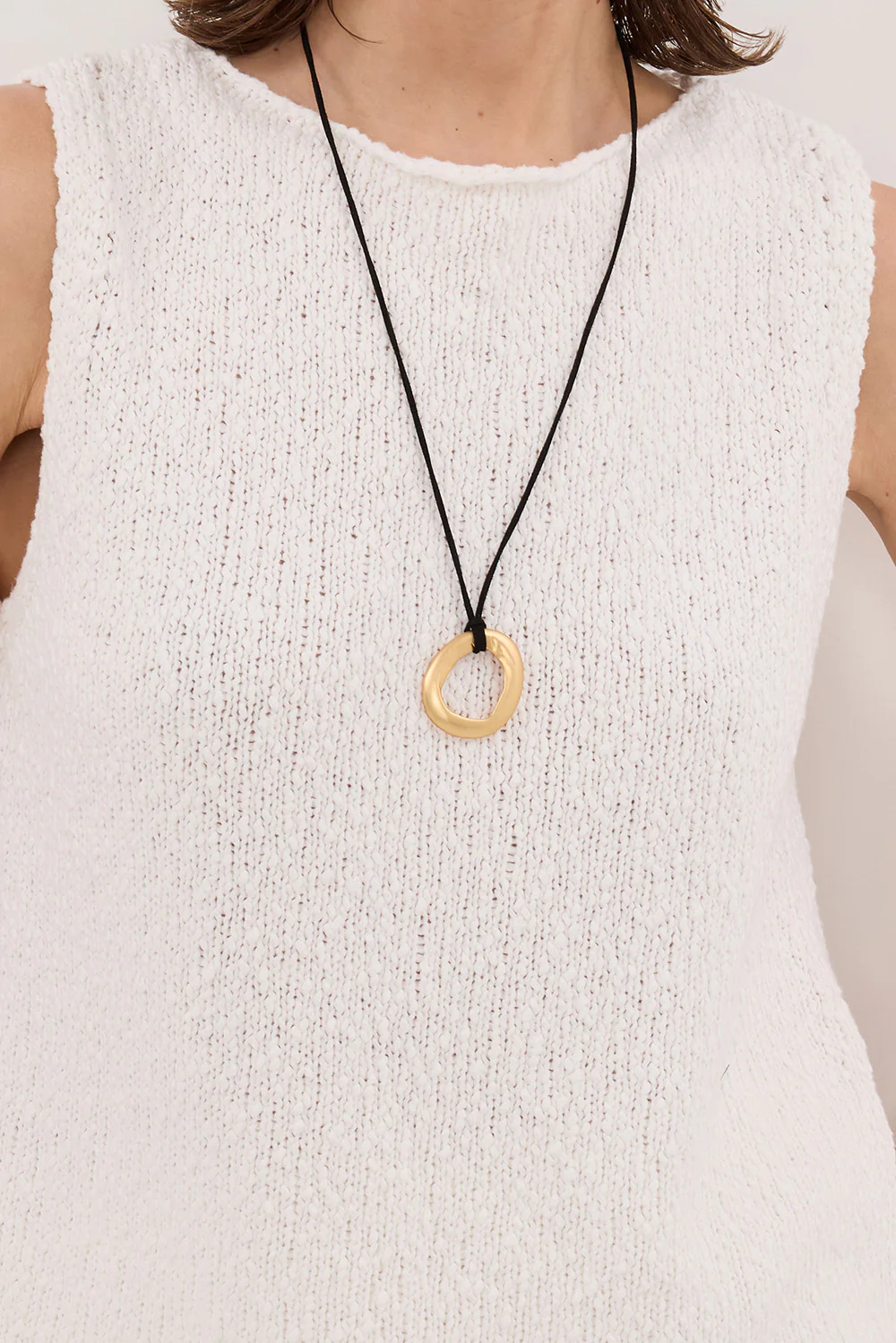 DINA OFF WHITE SLEEVELESS KNIT TOP - Gamepaces