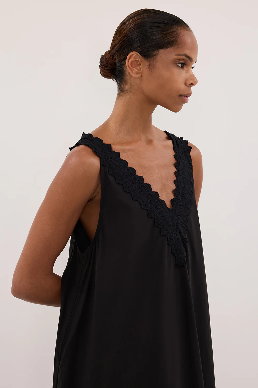 ANNABEL BLACK SLEEVELESS V NECK MIDI DRESS - PRE ORDER - Gamepaces