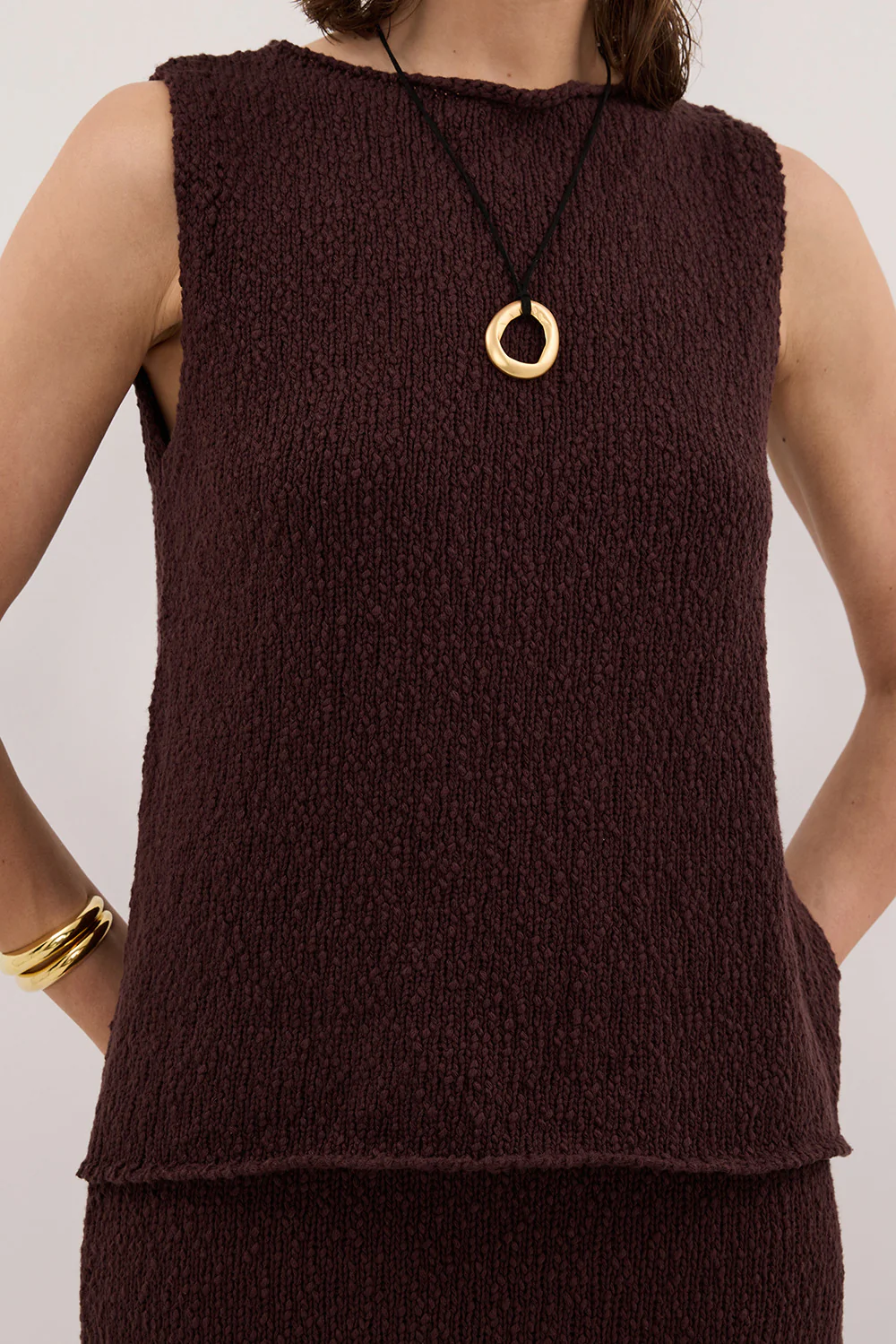 DINA CHOC SLEEVELESS KNIT TOP - Gamepaces