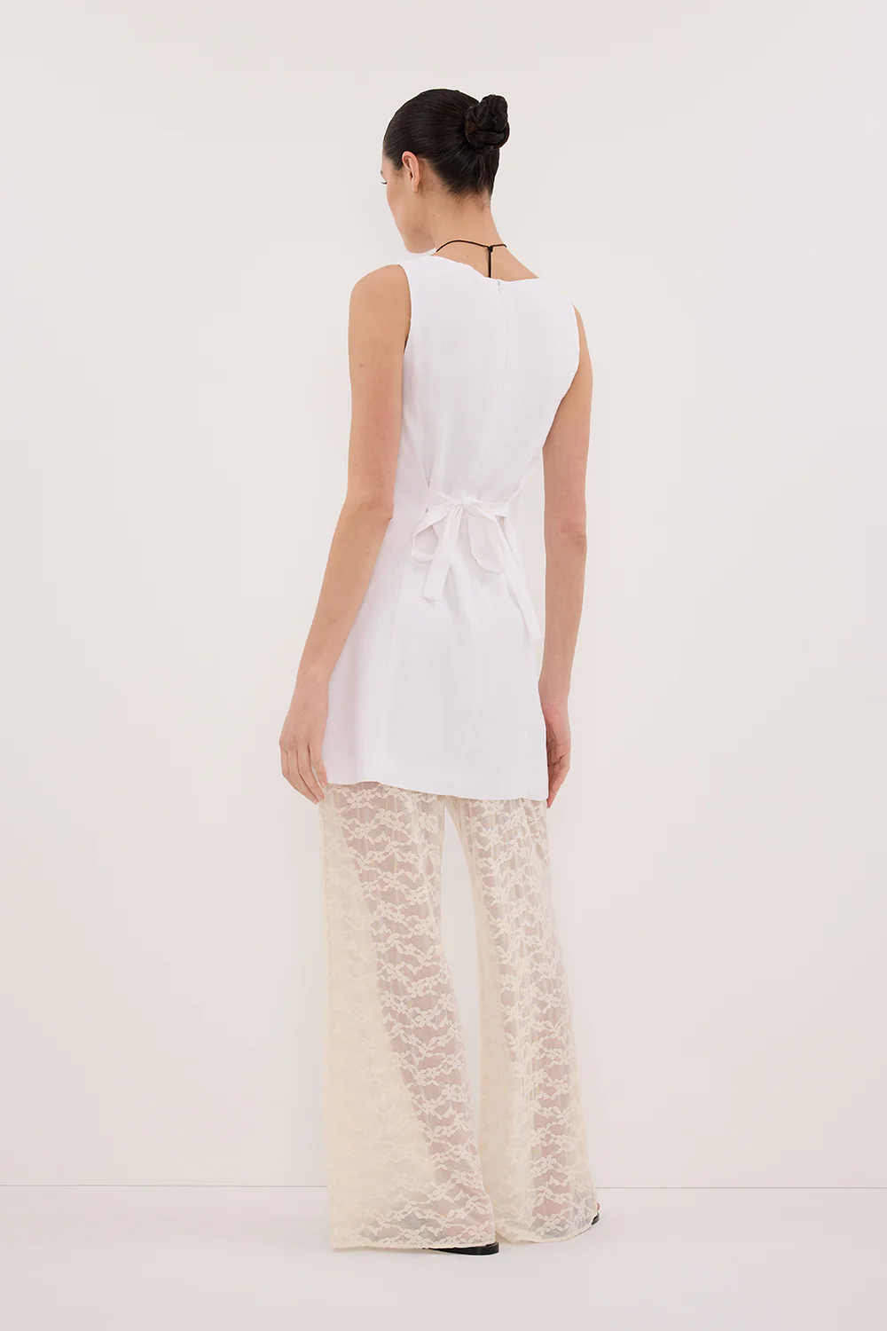 LACY WHITE SLEEVELESS LINEN MINI DRESS - Gamepaces