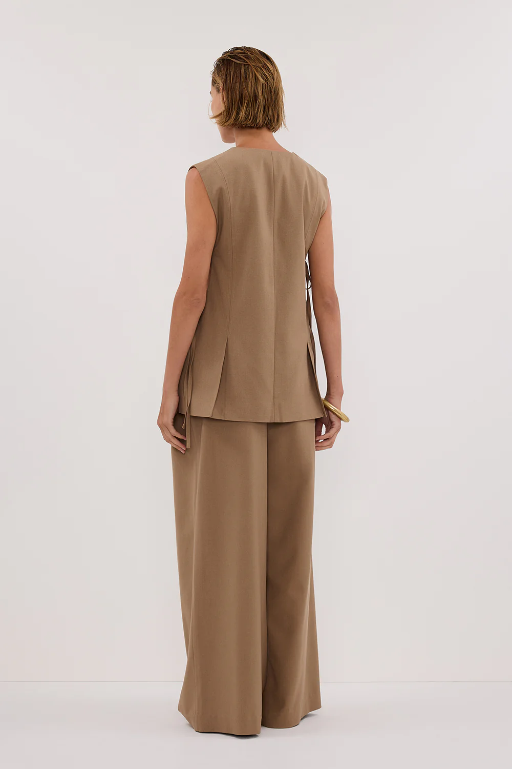 LISE TAN LOW CUT VEST - Gamepaces