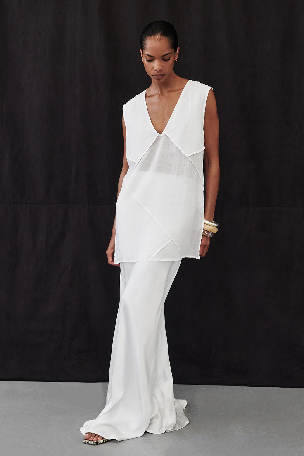 CARMEL WHITE RAMIE V NECK TOP - Gamepaces