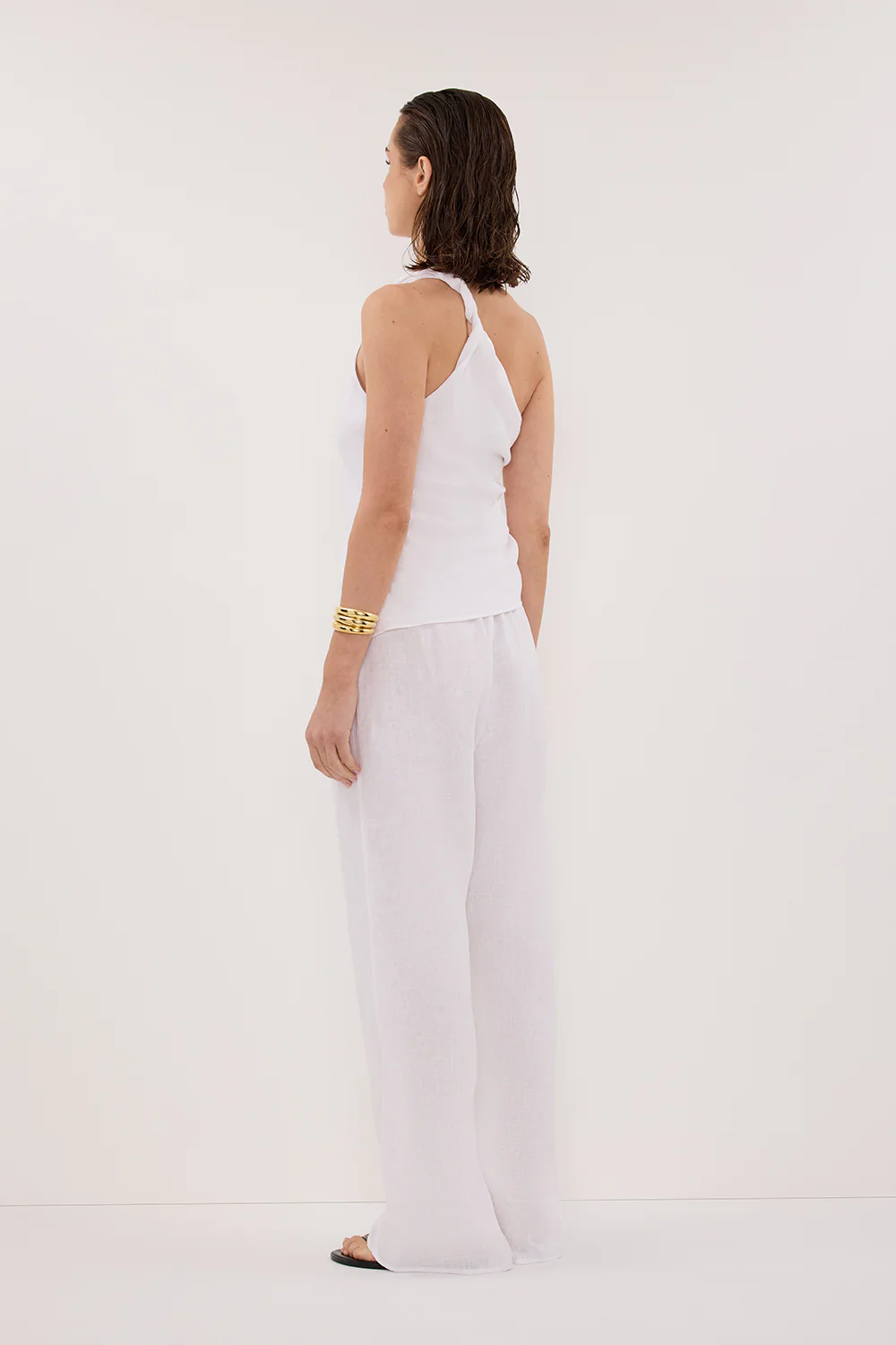 FINNY WHITE SLEEVELESS LINEN TOP - Gamepaces