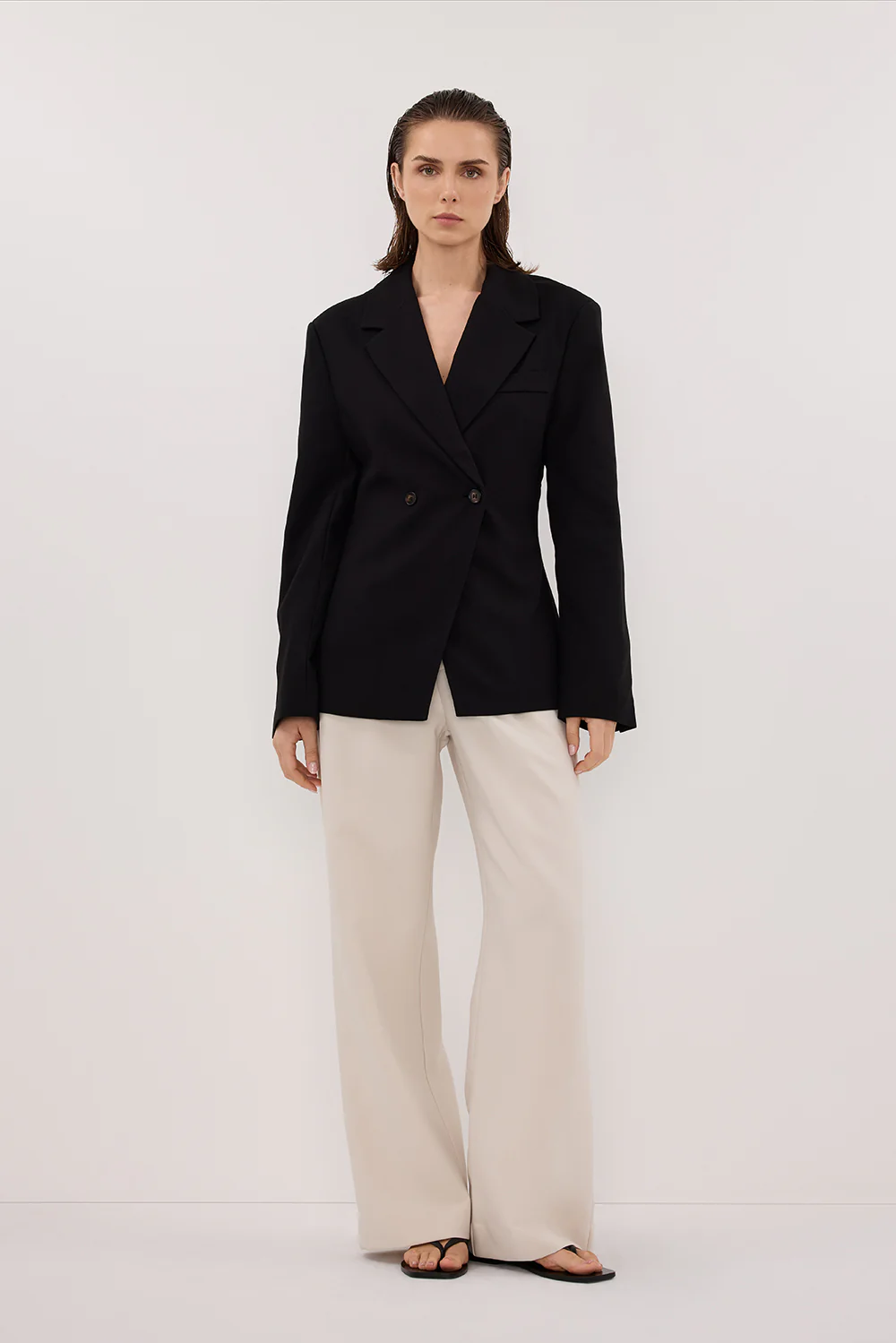 SURI BLACK CINCHED BLAZER - Gamepaces