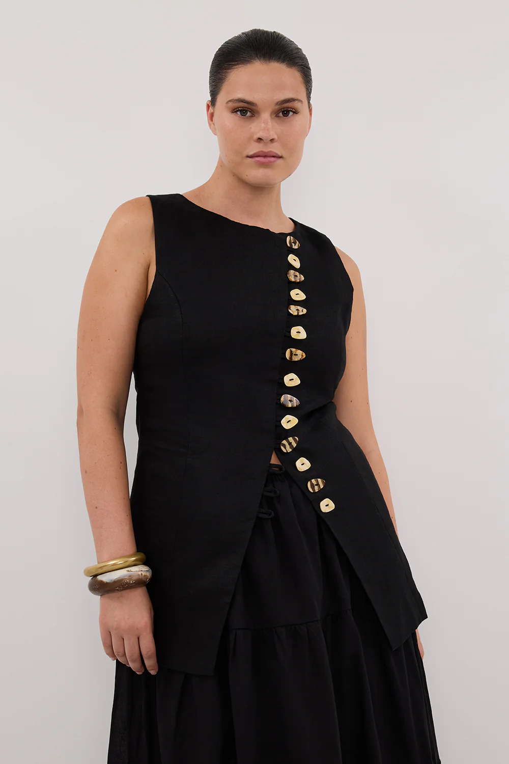 BAYLEE BLACK SLEEVELESS LINEN TOP - Gamepaces