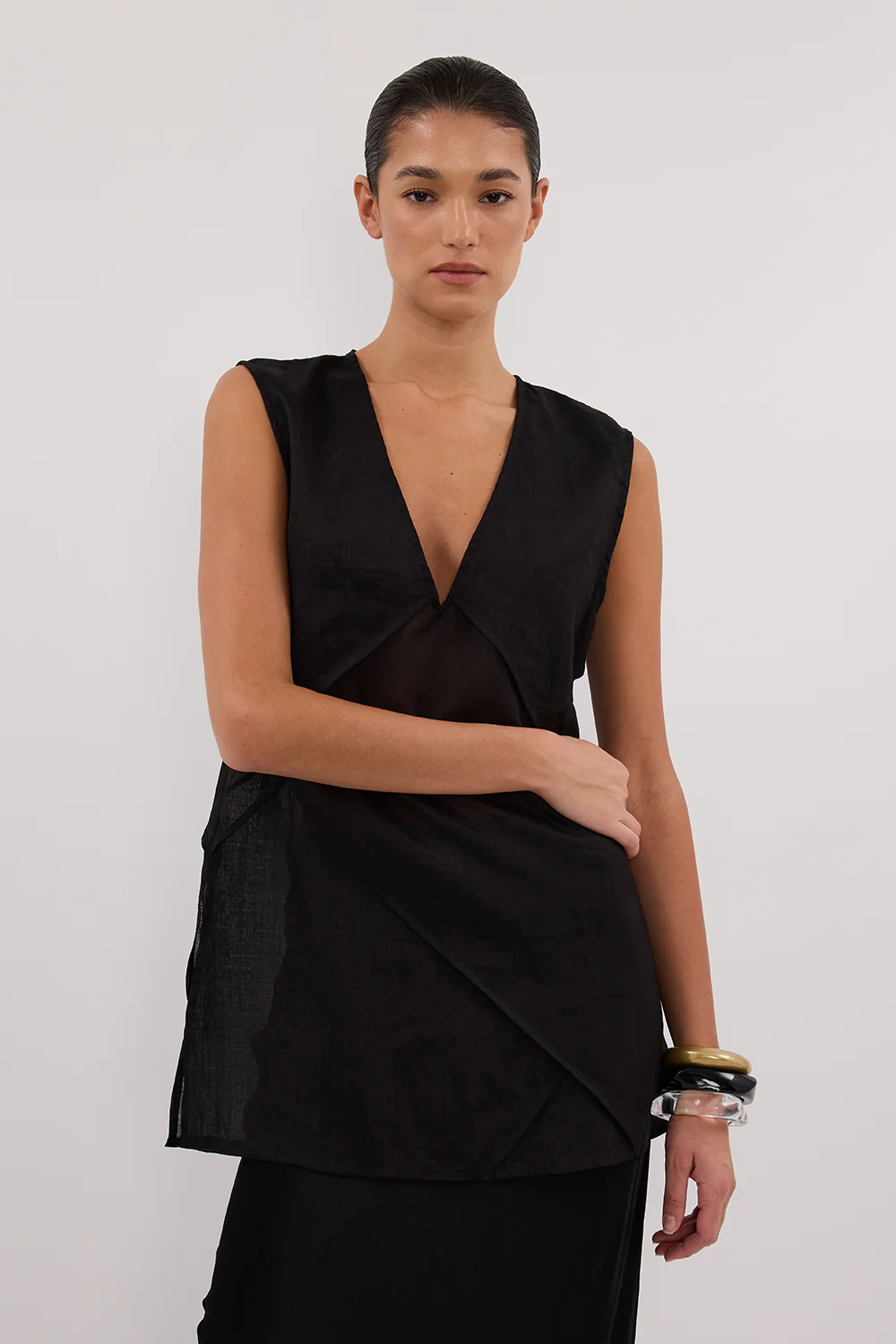 CARMEL BLACK RAMIE V NECK TOP - Gamepaces