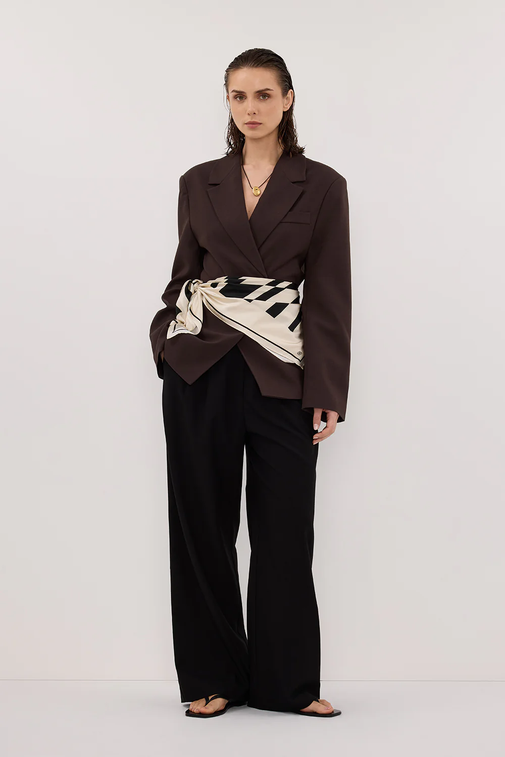 SURI ESPRESSO CINCHED BLAZER - Gamepaces