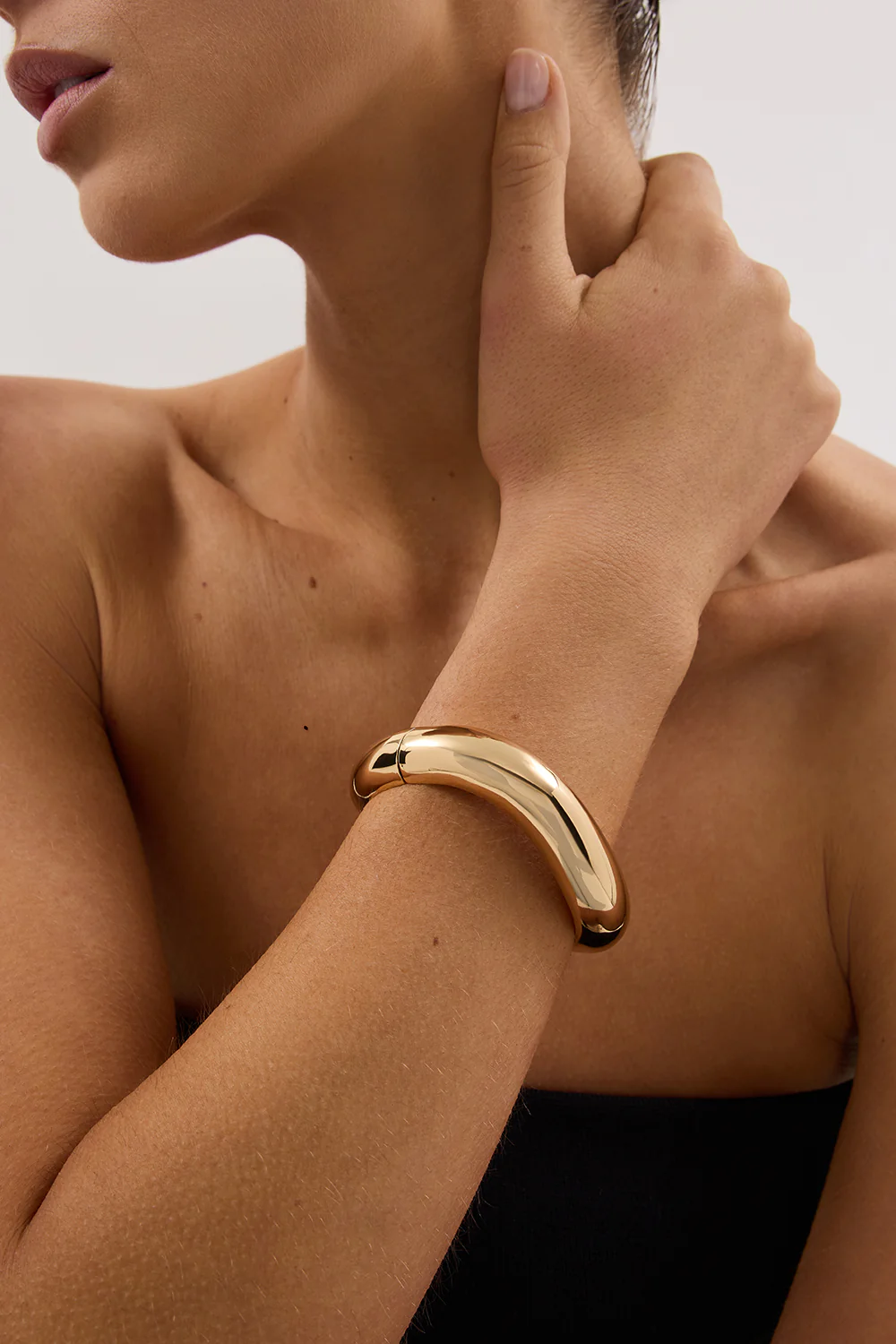 ANNA ROSSI MEDIUM WARPED BANGLE GOLD - Gamepaces
