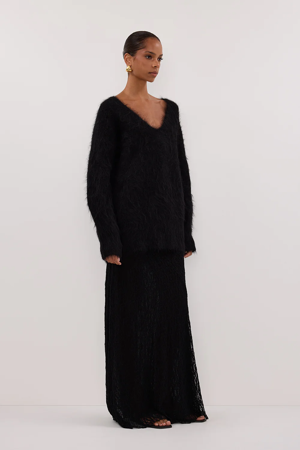 SALMA BLACK V NECK JUMPER - Gamepaces