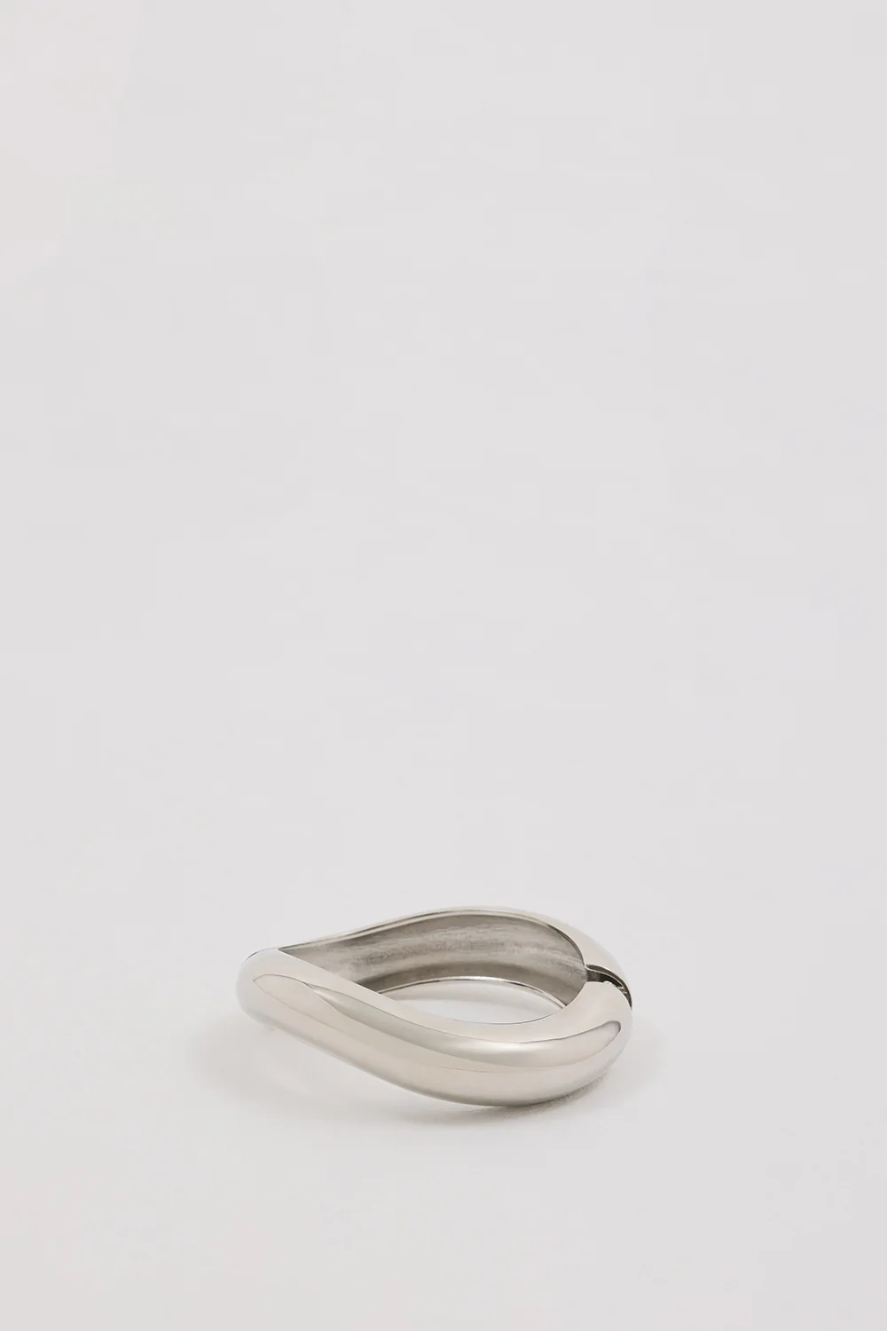 ANNA ROSSI MEDIUM WARPED BANGLE SILVER - Gamepaces