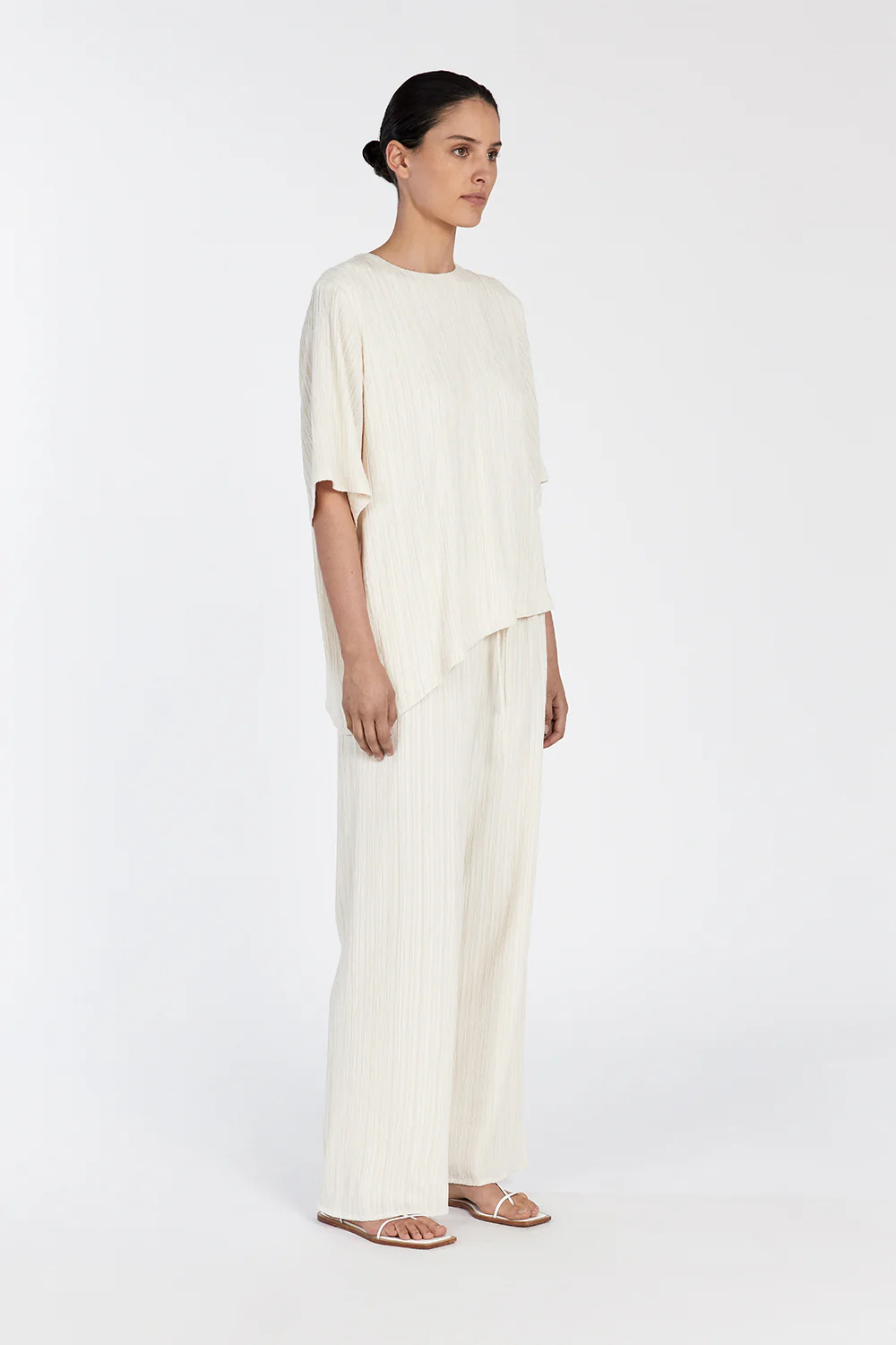 LOZ CREAM ASYM BOXY TEE - Gamepaces