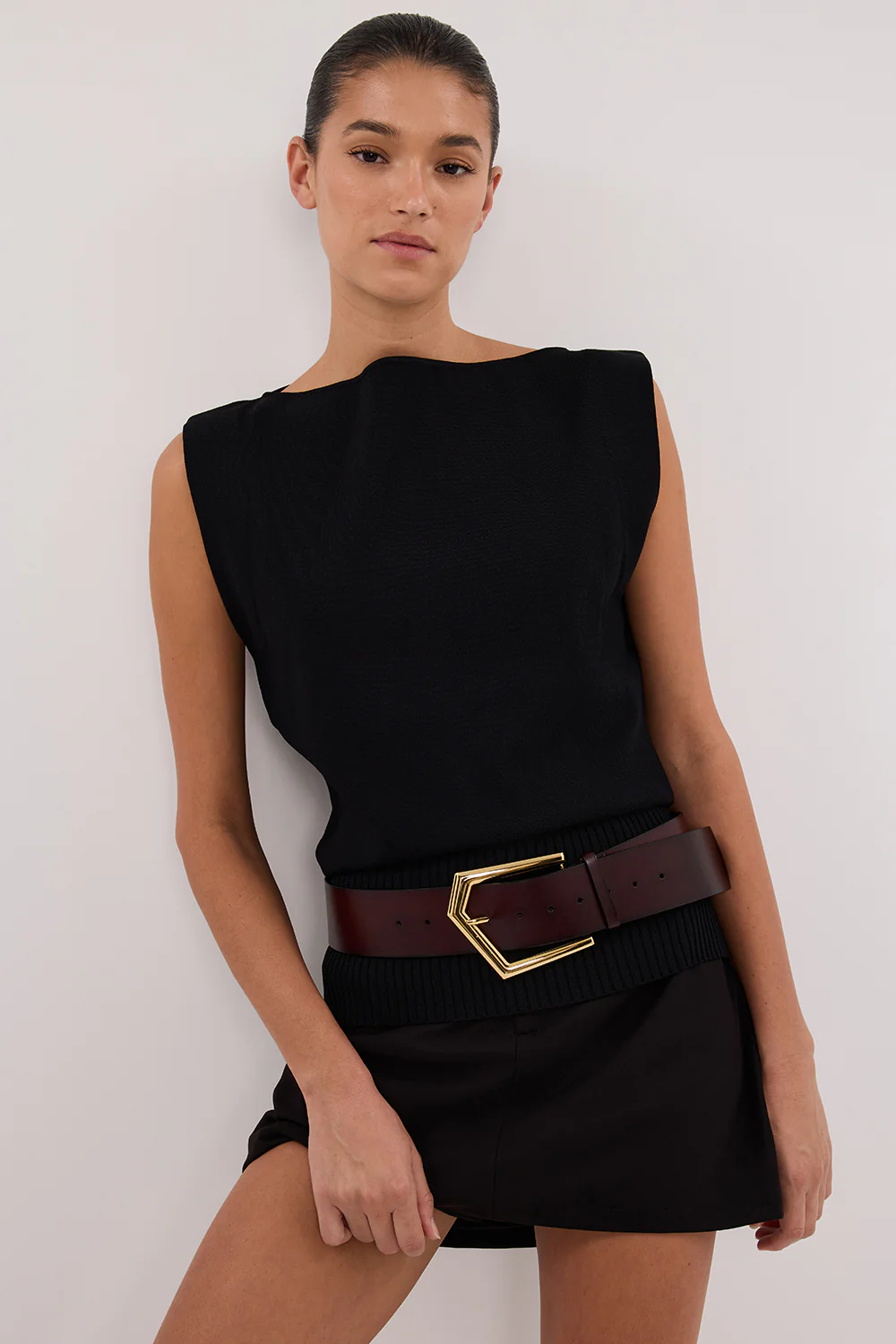 ELSA BLACK SLEEVELESS KNIT TOP - Gamepaces