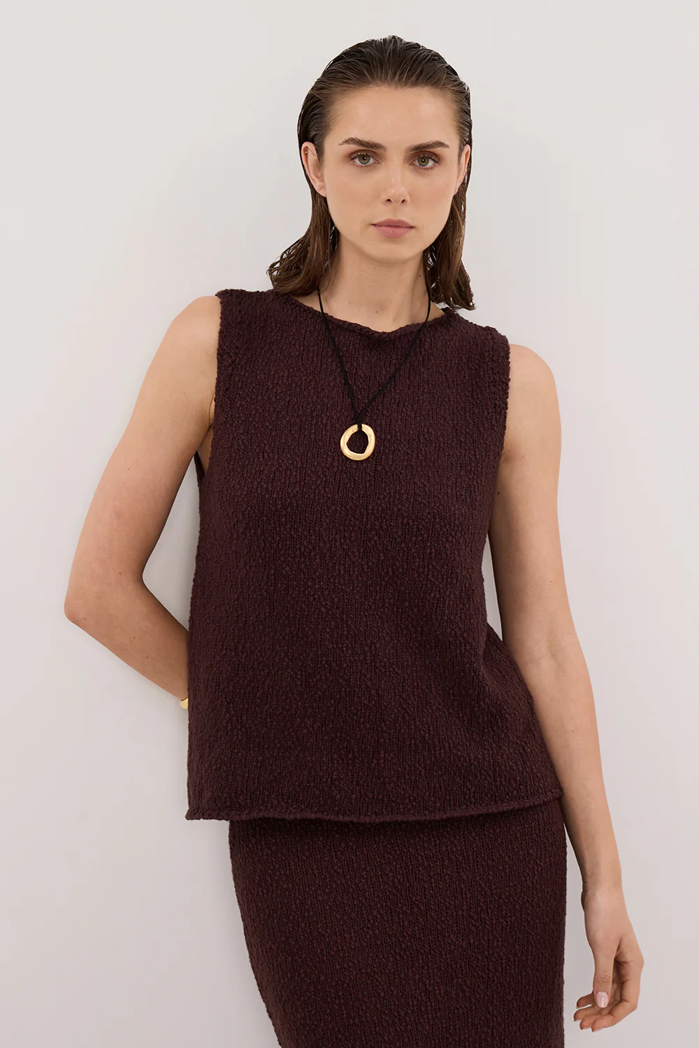 DINA CHOC SLEEVELESS KNIT TOP - Gamepaces