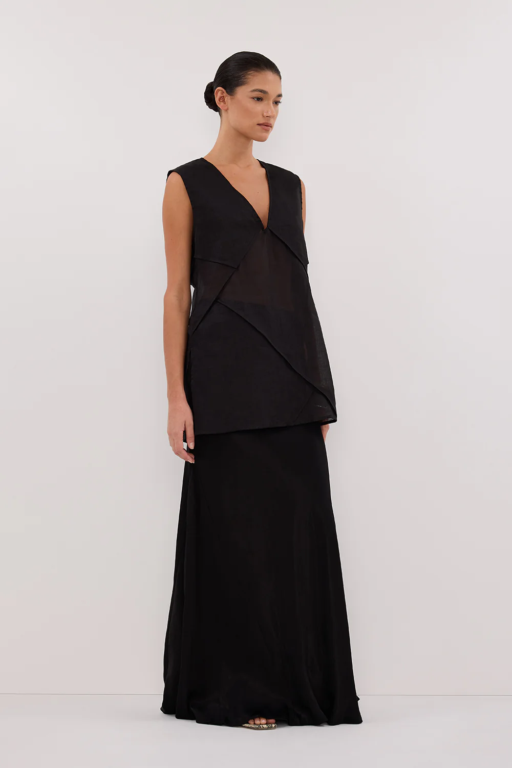 CARMEL BLACK RAMIE V NECK TOP - Gamepaces